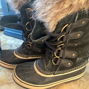 Sorel Black and Tan Lace Up Boots